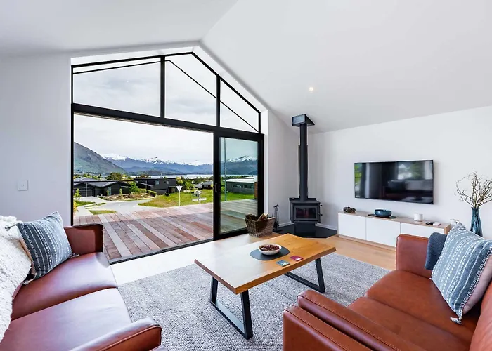 Mountainlight Escape - With And Alpine Views Holiday home Wanaka