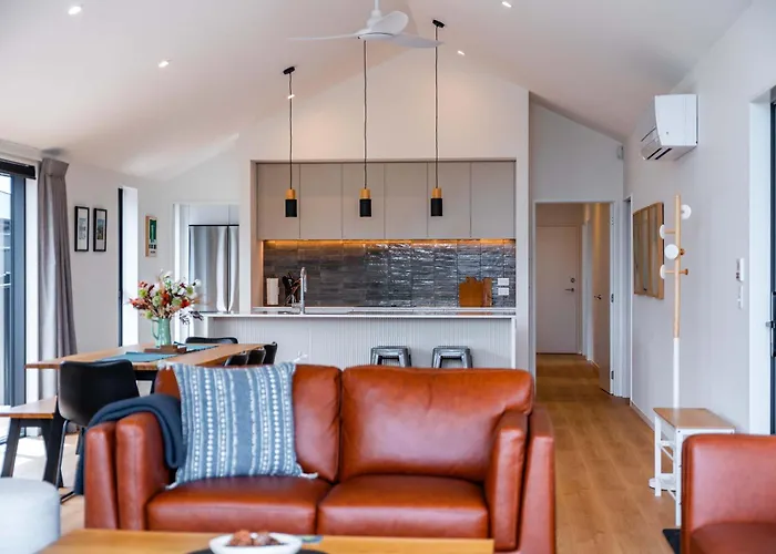 Mountainlight Escape - With And Alpine Views Wanaka