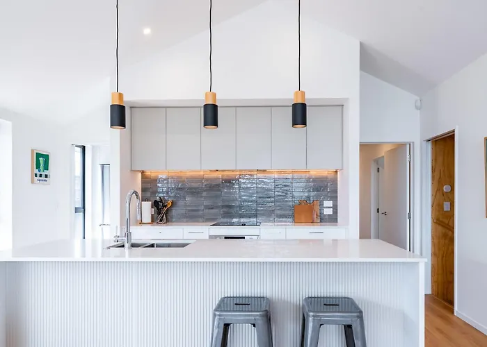 Mountainlight Escape - With And Alpine Views Holiday home Wanaka