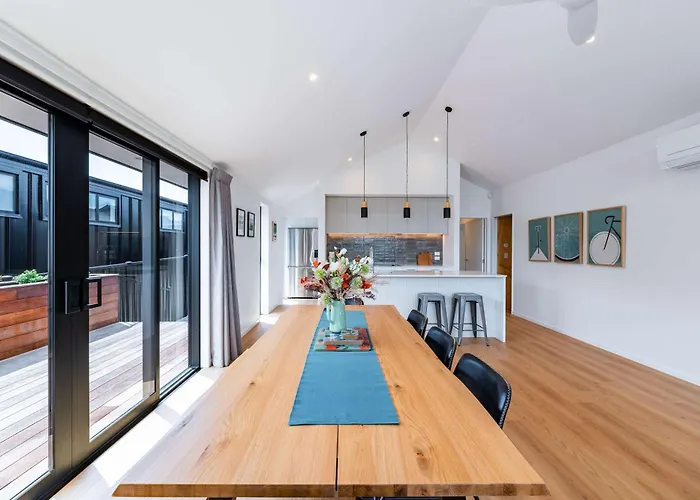 Mountainlight Escape - With And Alpine Views * Wanaka