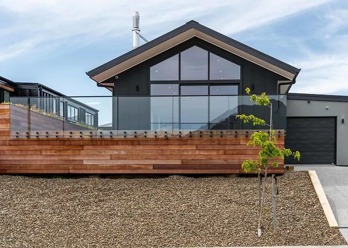 Mountainlight Escape - With And Alpine Views Holiday home Wanaka