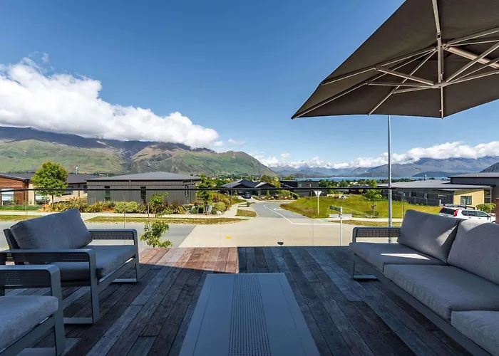 Mountainlight Escape - With And Alpine Views Wanaka